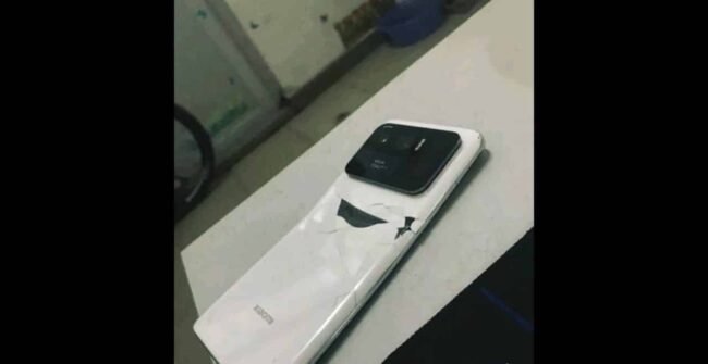 Xiaomi-Mi-11-Ultra-bend-test-fail