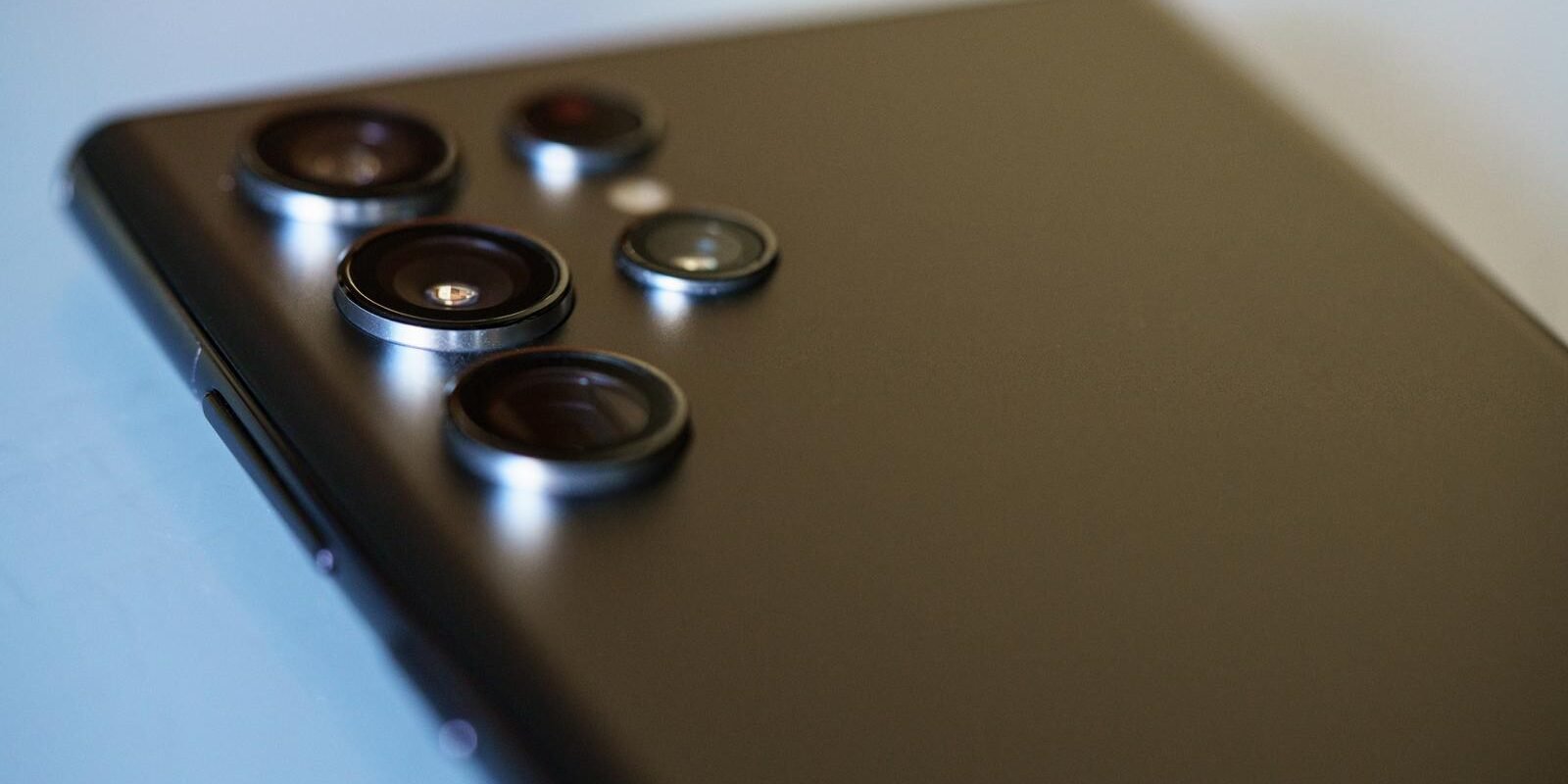 Πως βγάζω την μπαταρία από Samsung