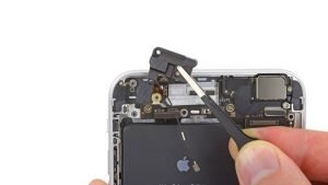 iphone-6-plus-wifi-antenna-replacement-30